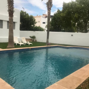 Somptueuse villa avec piscine privée au seins de la résidence ISLY GOLF